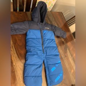 SOLD- Columbia Pike Lake convertible bunting suit 12-18 M